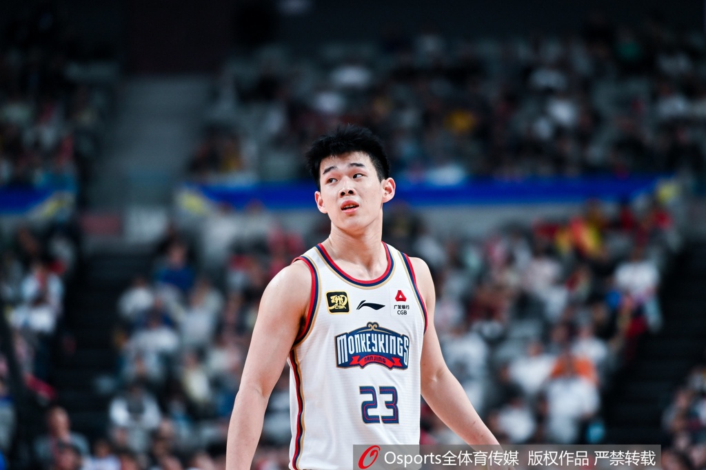 林葳：NCAA的强度跟国际赛场一样 非常快 刚来时适应了一段时间